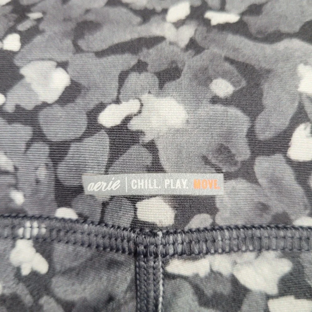 Aerie Chill Play Move Leggings Grey Abstract Floral Side Stripe Womens Medium
